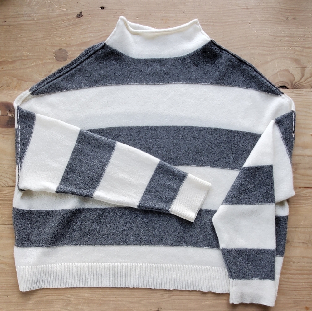 Pilcro by Anthropologie 100% Cashmere cropped Boyfriend Style Sweater, Size Med